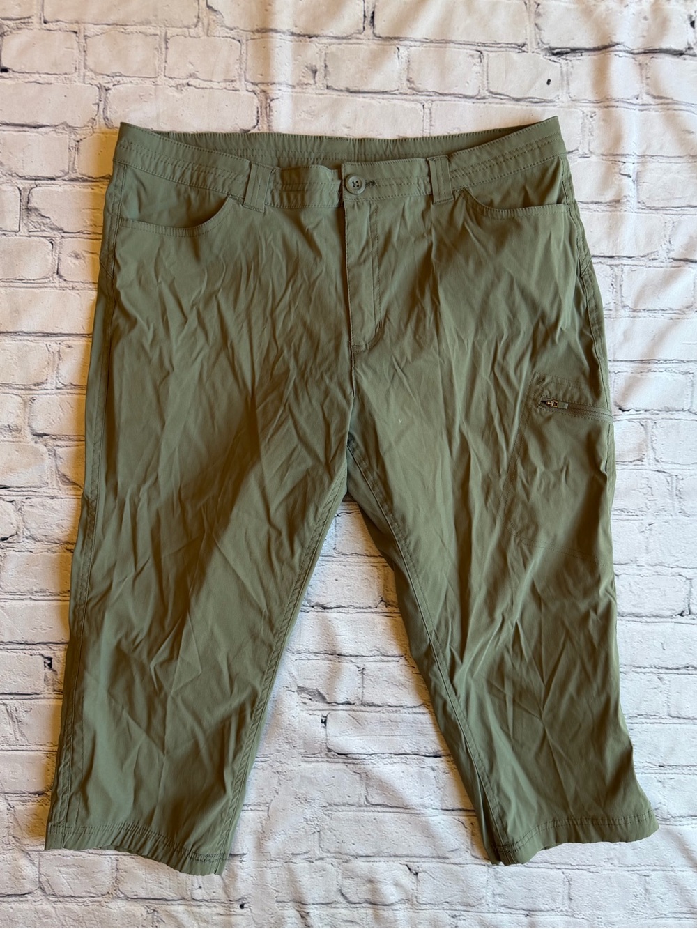 Eddie Bauer Women's Capri Pants Technical Fabric Size 14 Hiking Outdoor Summer